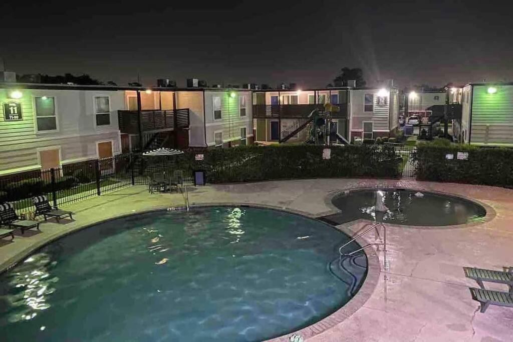 Beautiful/Spacious 2 Bedroom Houston Near Galleria Ngoại thất bức ảnh